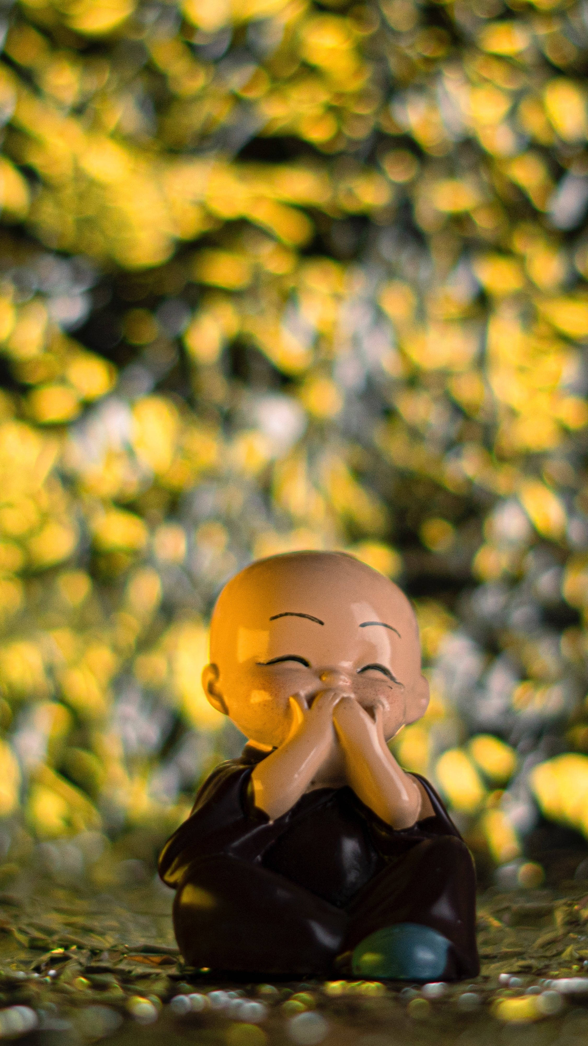Farvet griner Buddha Statu Mønster Wallpaper