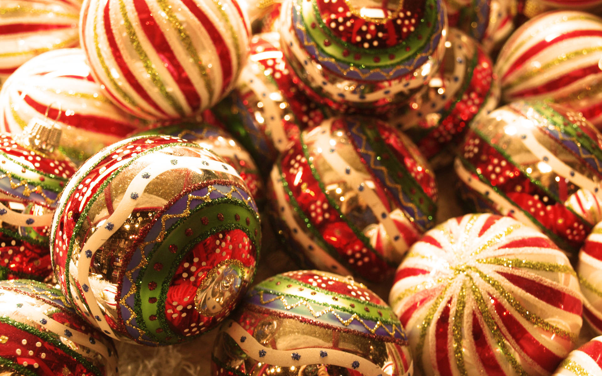 Colorful And Beautiful Christmas Balls Wallpaper