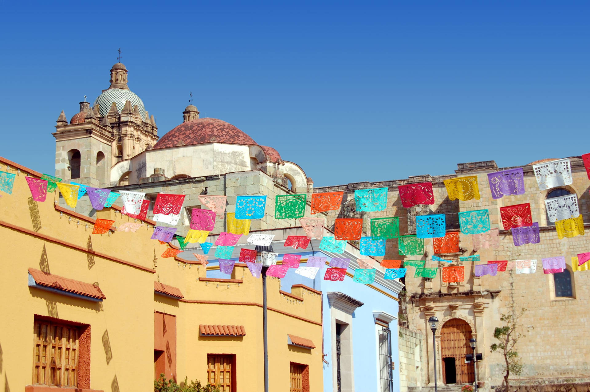 Buntewimpelgirlanden In Oaxaca Wallpaper
