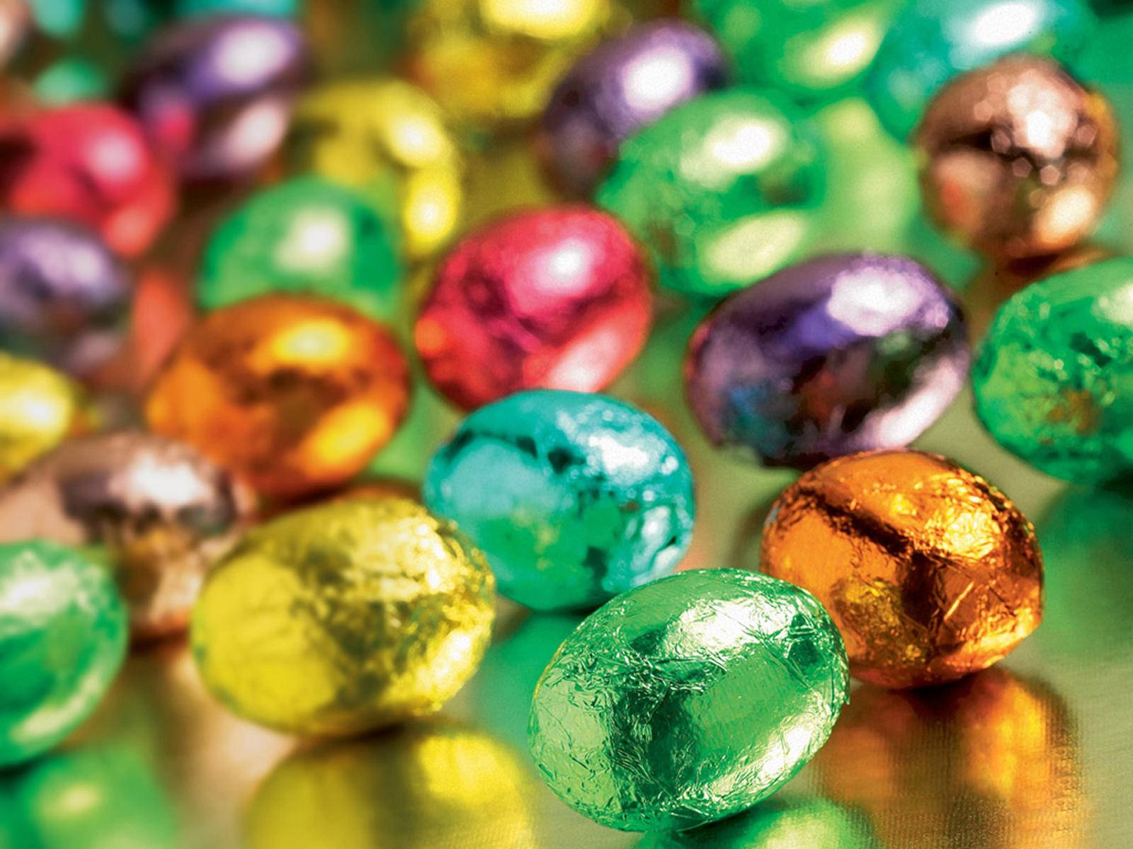 Celebrea Páscoa Com Ovos De Chocolate Coloridos! Papel de Parede