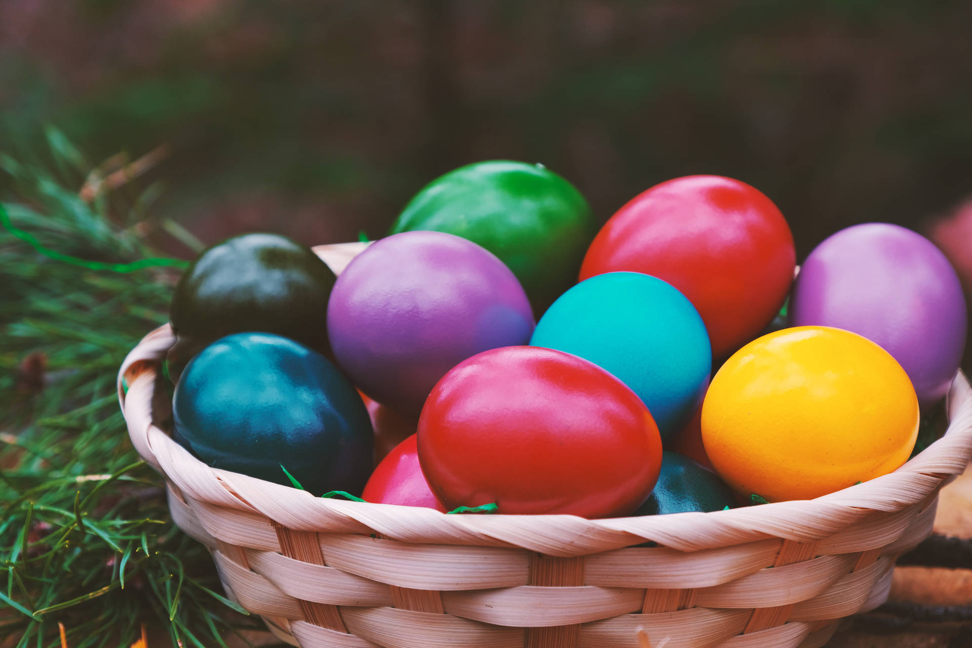 Dreaming of colorful Easter Eggs Wallpaper