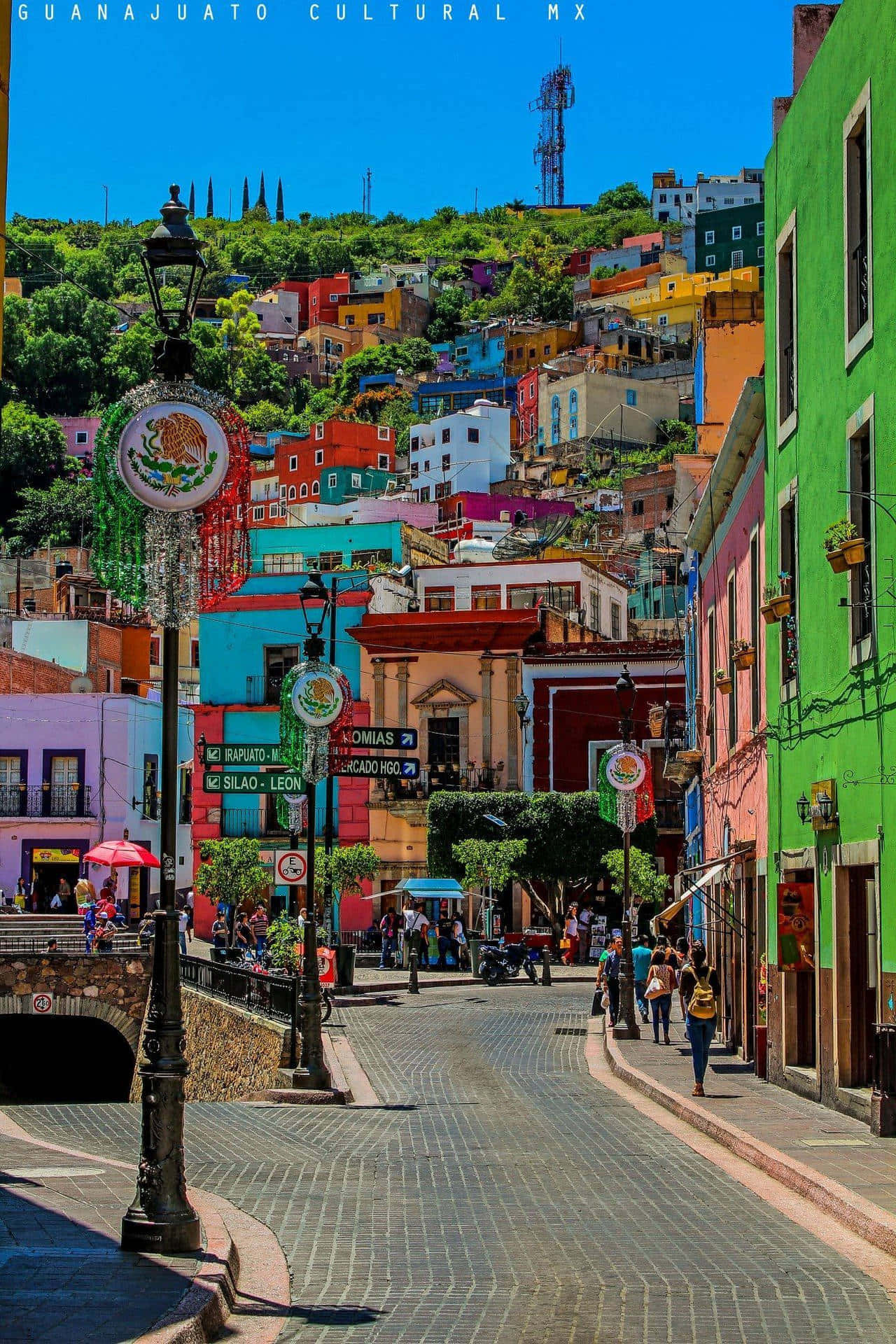 Colorful_ Guanajuato_ Street_ Scene_ Mexico Wallpaper