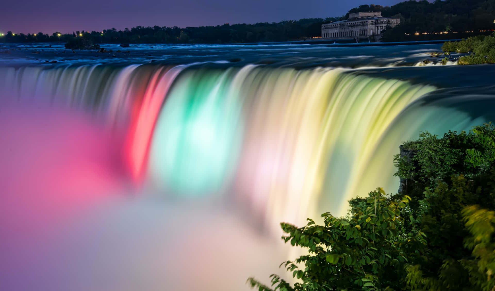 Färgstarktlandskap Av Niagara Falls Kanada. Wallpaper