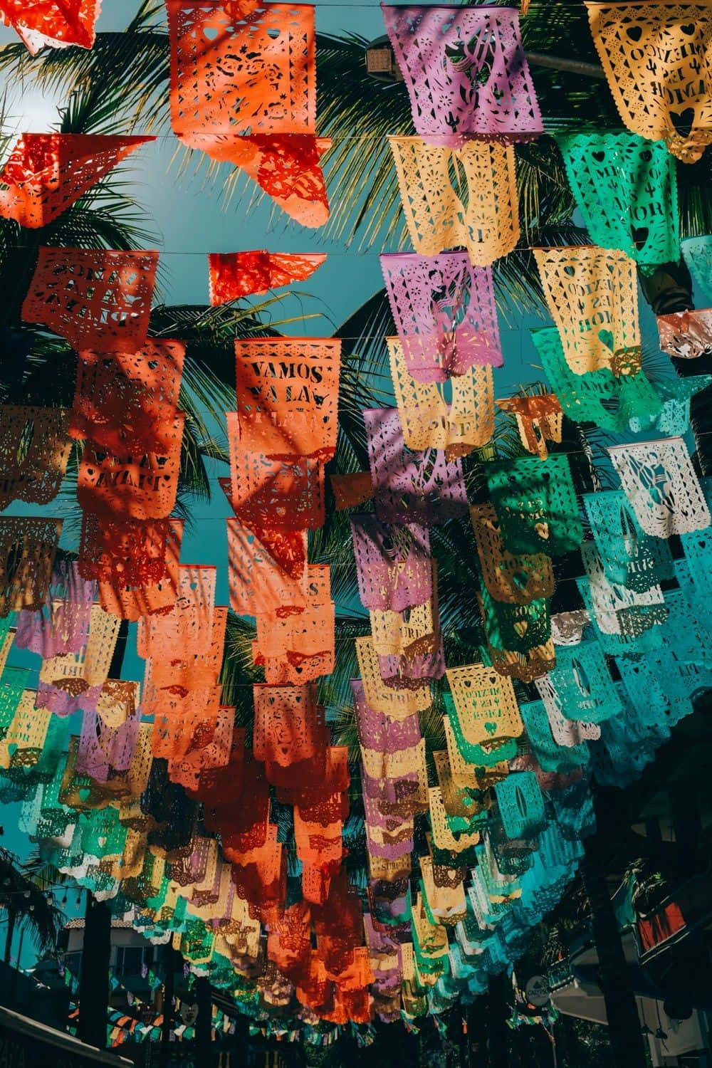 Värikkäät Papel Picado -bannerit Taustakuva