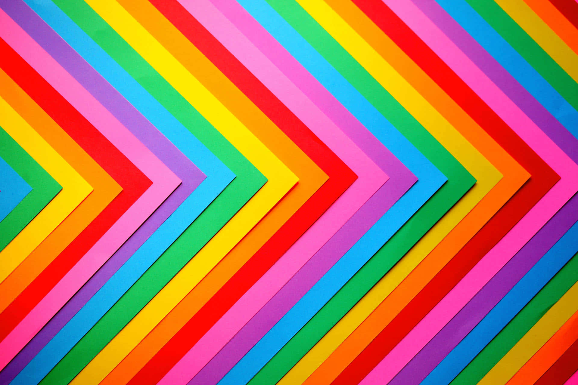 Bunterpapierhintergrund Mit Einem Regenbogenpfeil Wallpaper