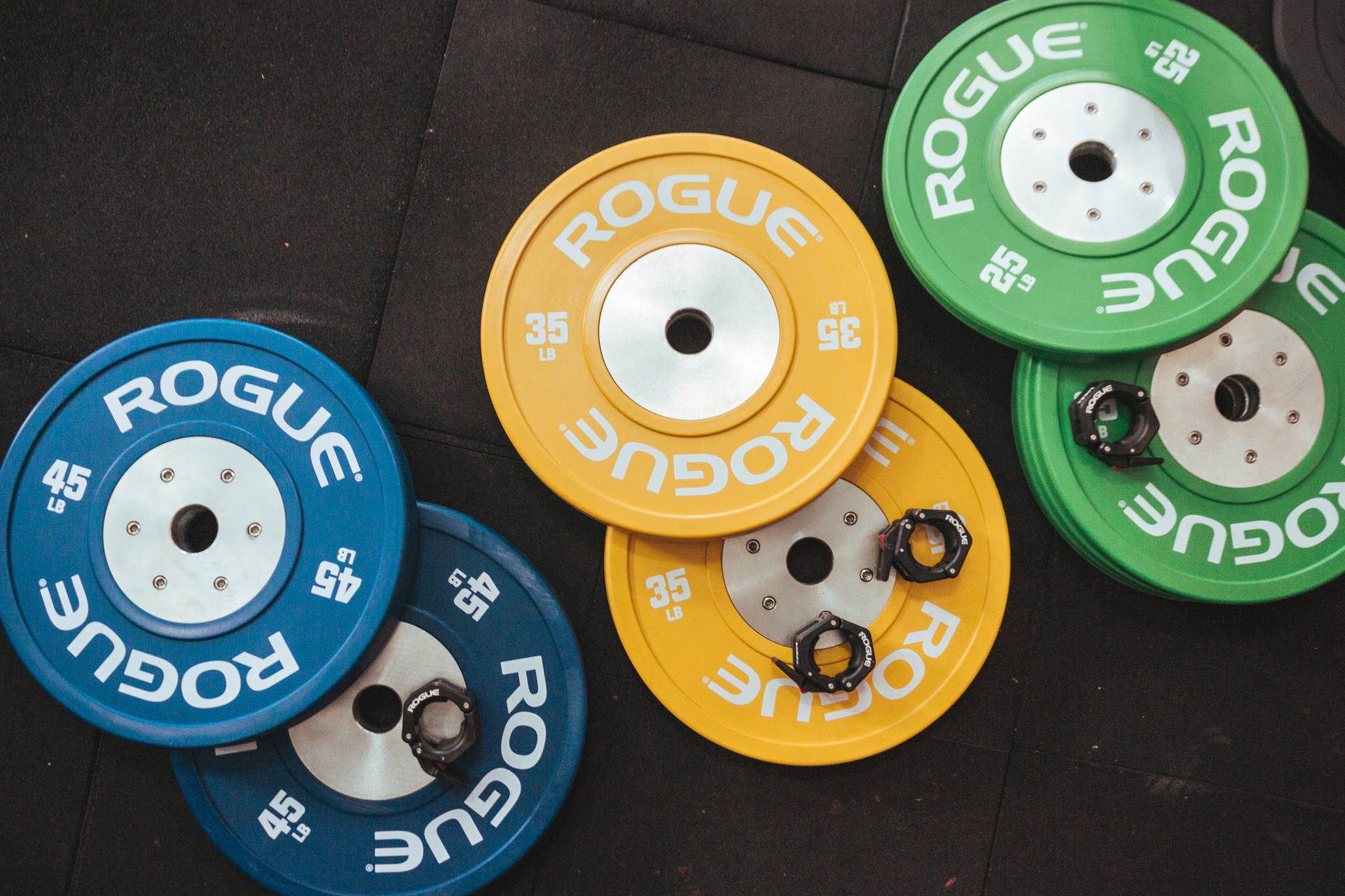 Colorful Rouge Plates For Weightlifting Wallpaper
