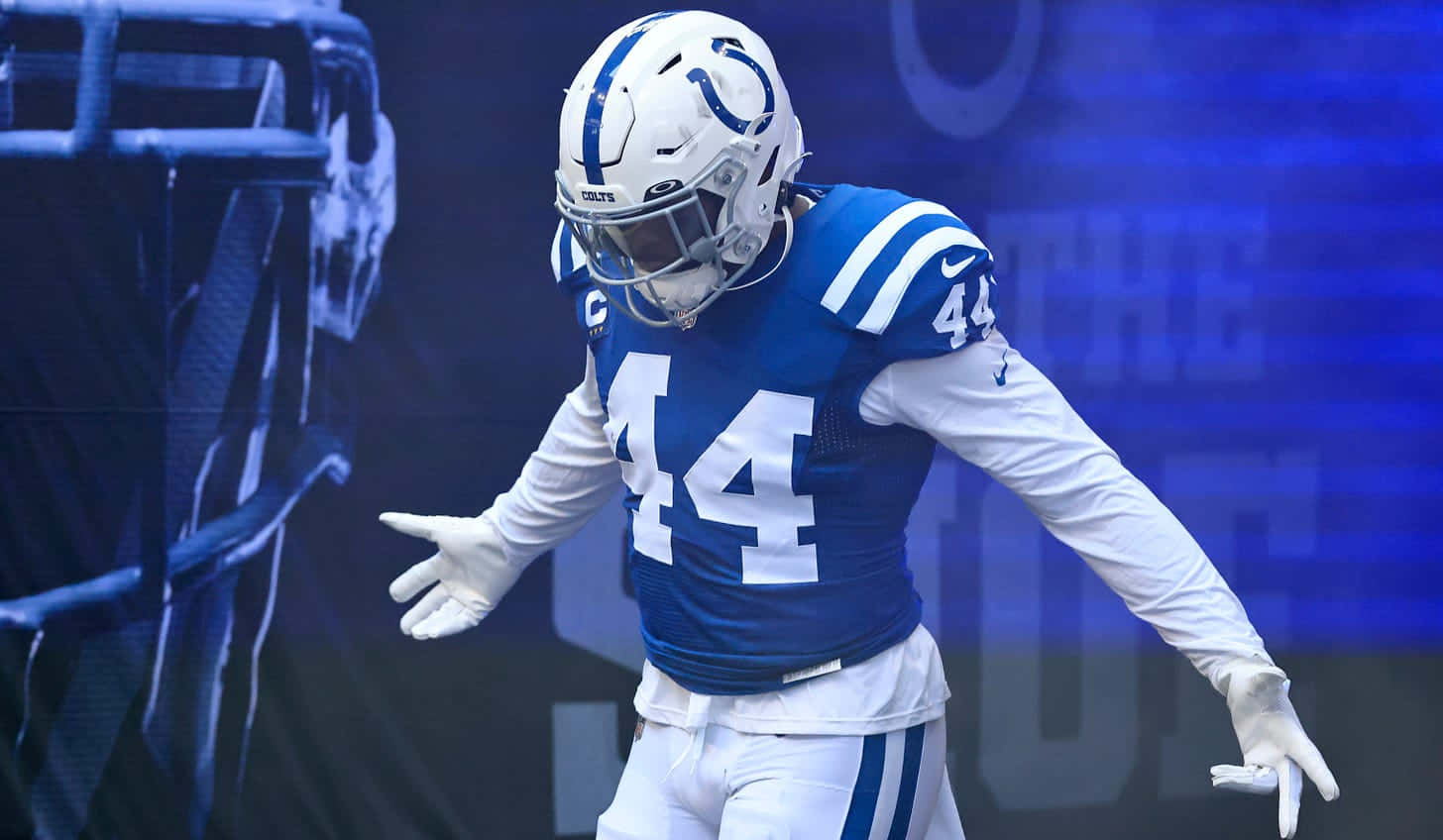 Colts Linebacker Entrance Fog Wallpaper