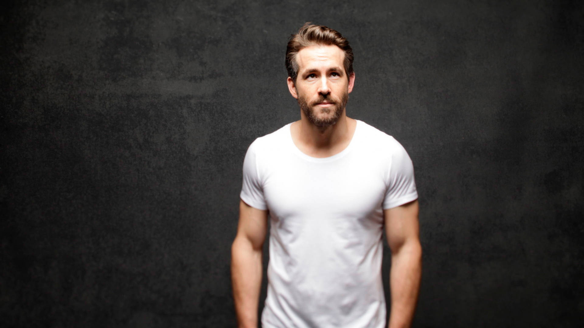 Comedian Ryan Reynolds White Shirt