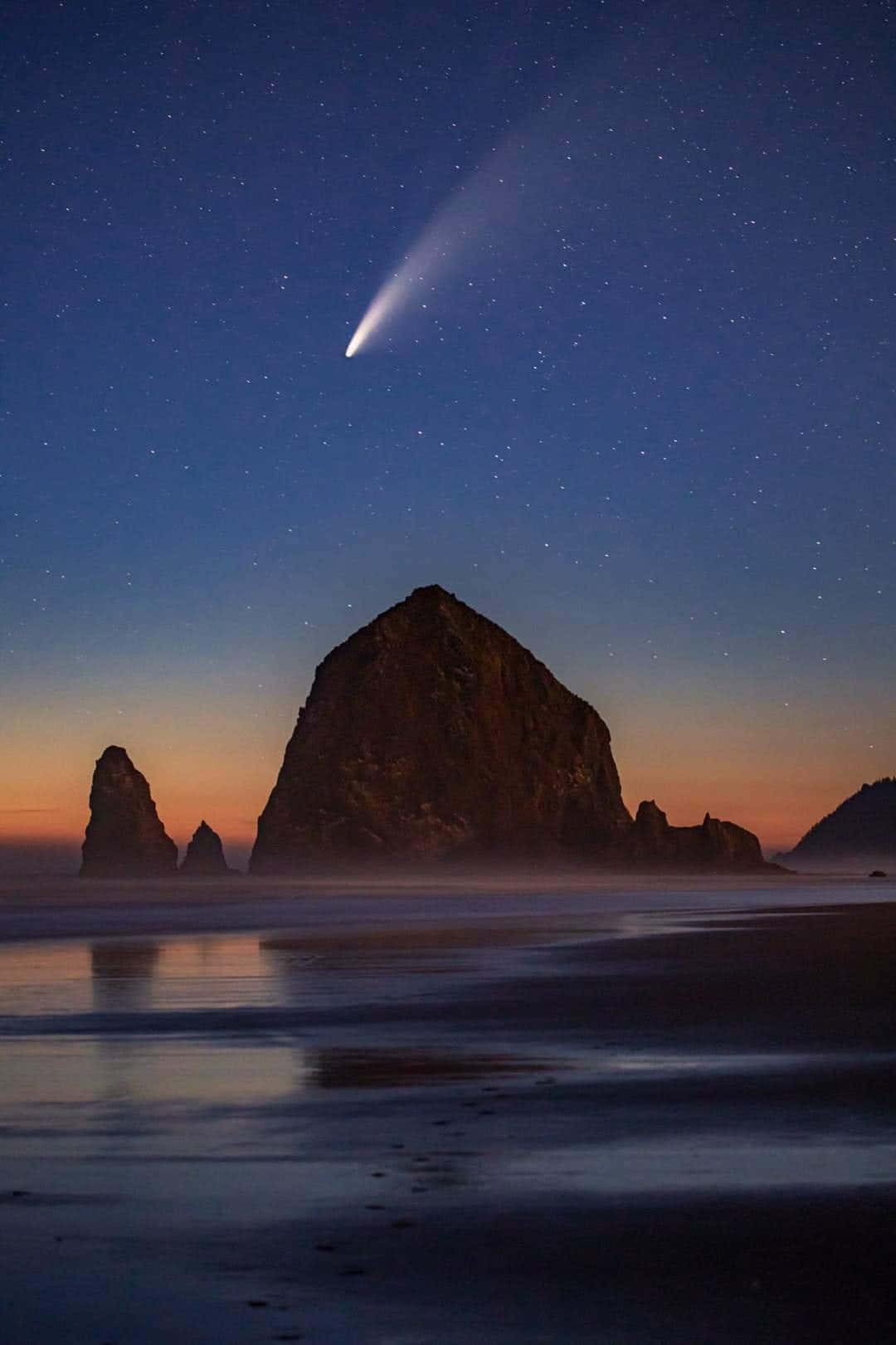 Stunning Comet Streaking Across the Night Sky Wallpaper