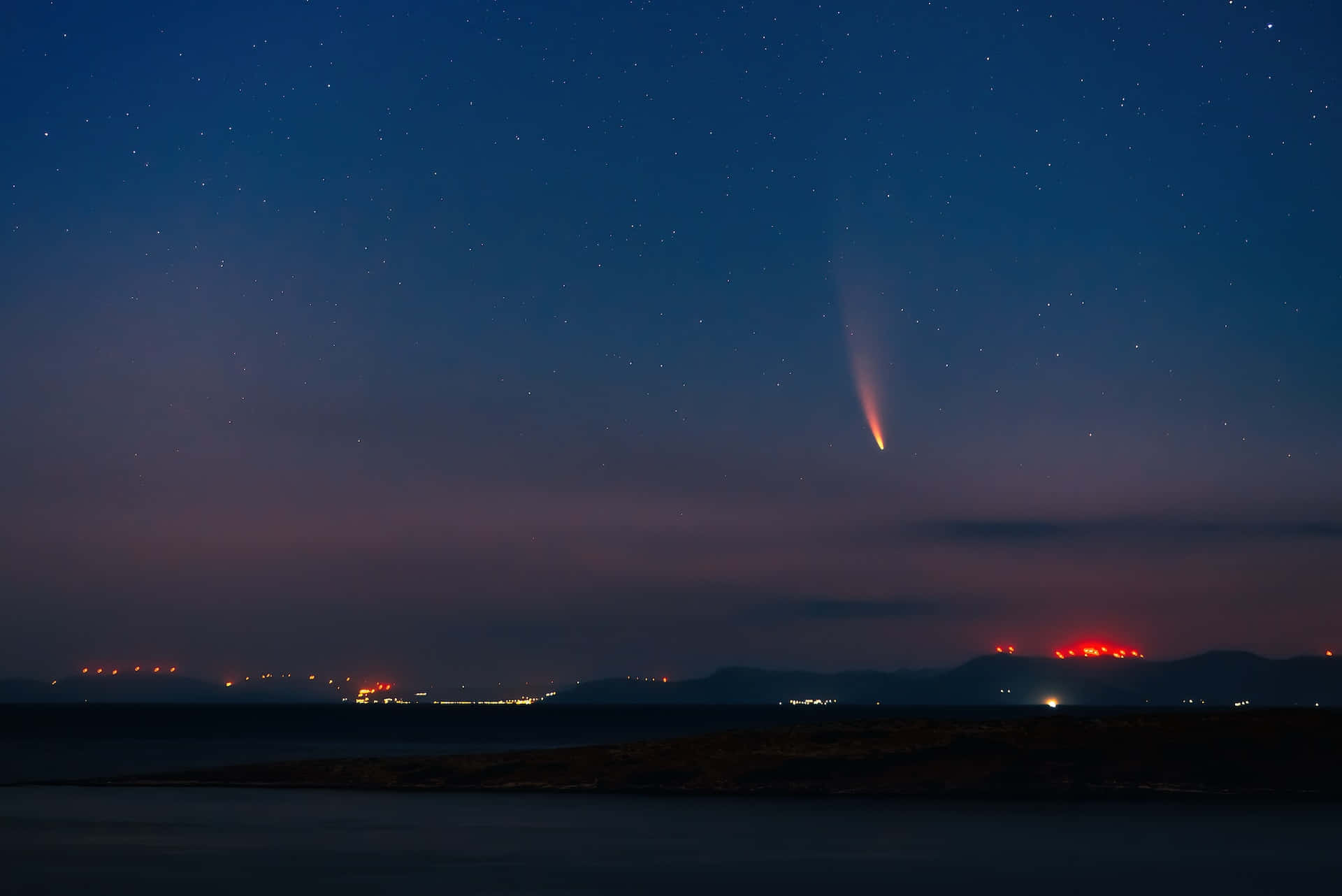 Stunning cosmic comet illuminating the night sky Wallpaper