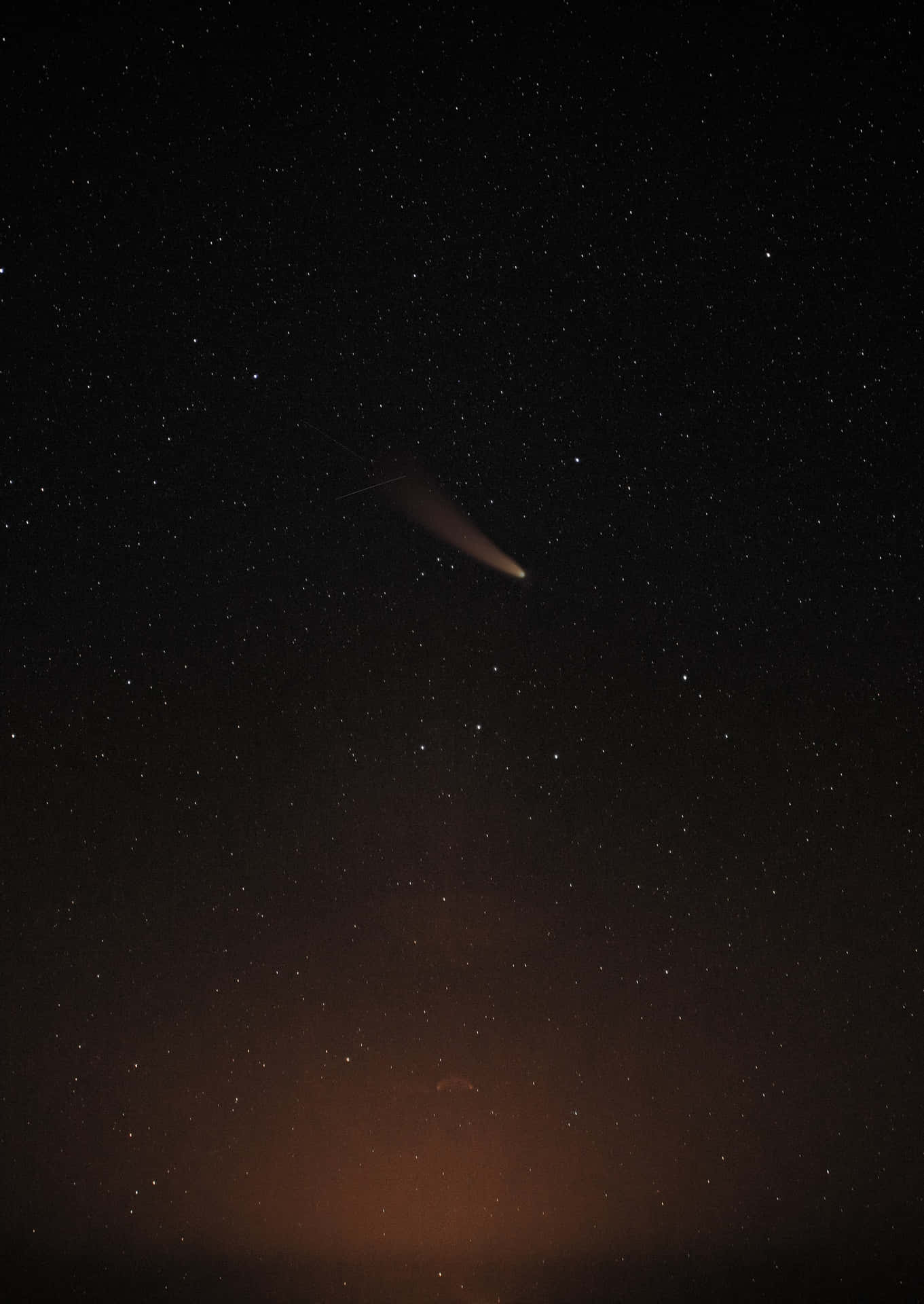 Majestueuze Komeet Die Door De Nachtelijke Lucht Beweegt Achtergrond