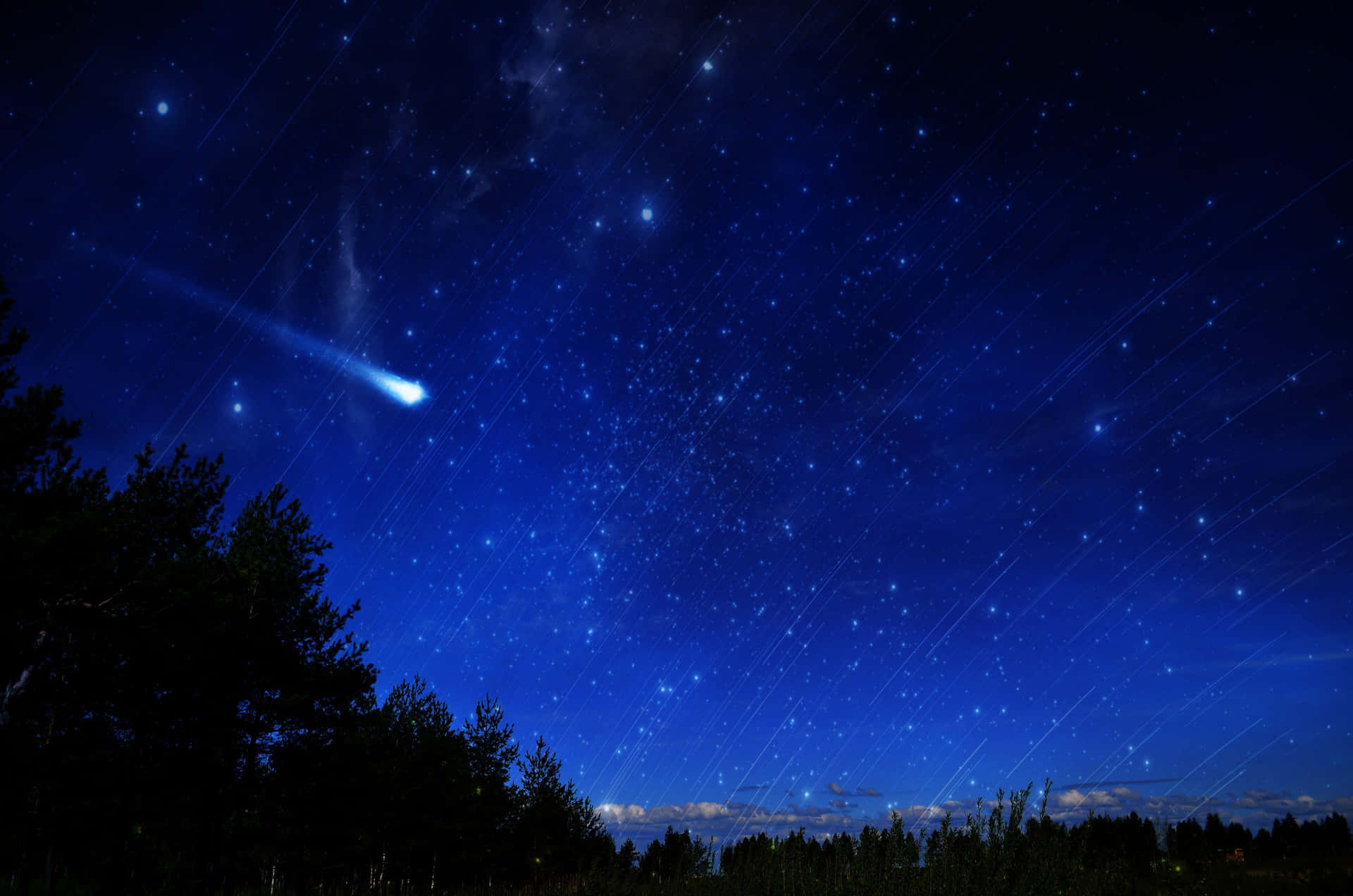 A Brilliant Comet Passing Through the Night Sky Wallpaper