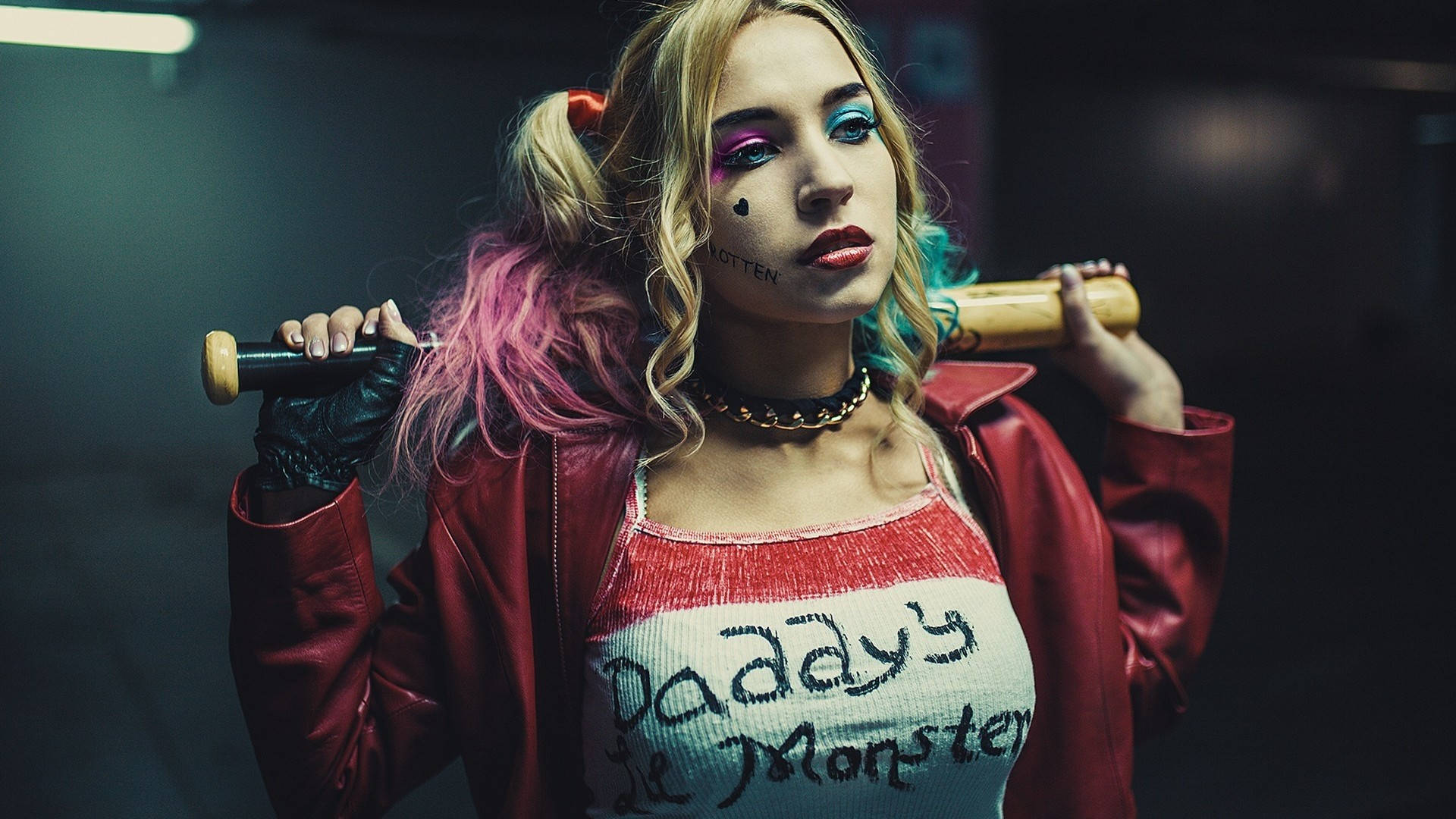 Comic Book Bad Girl Harley Quinn Wallpaper