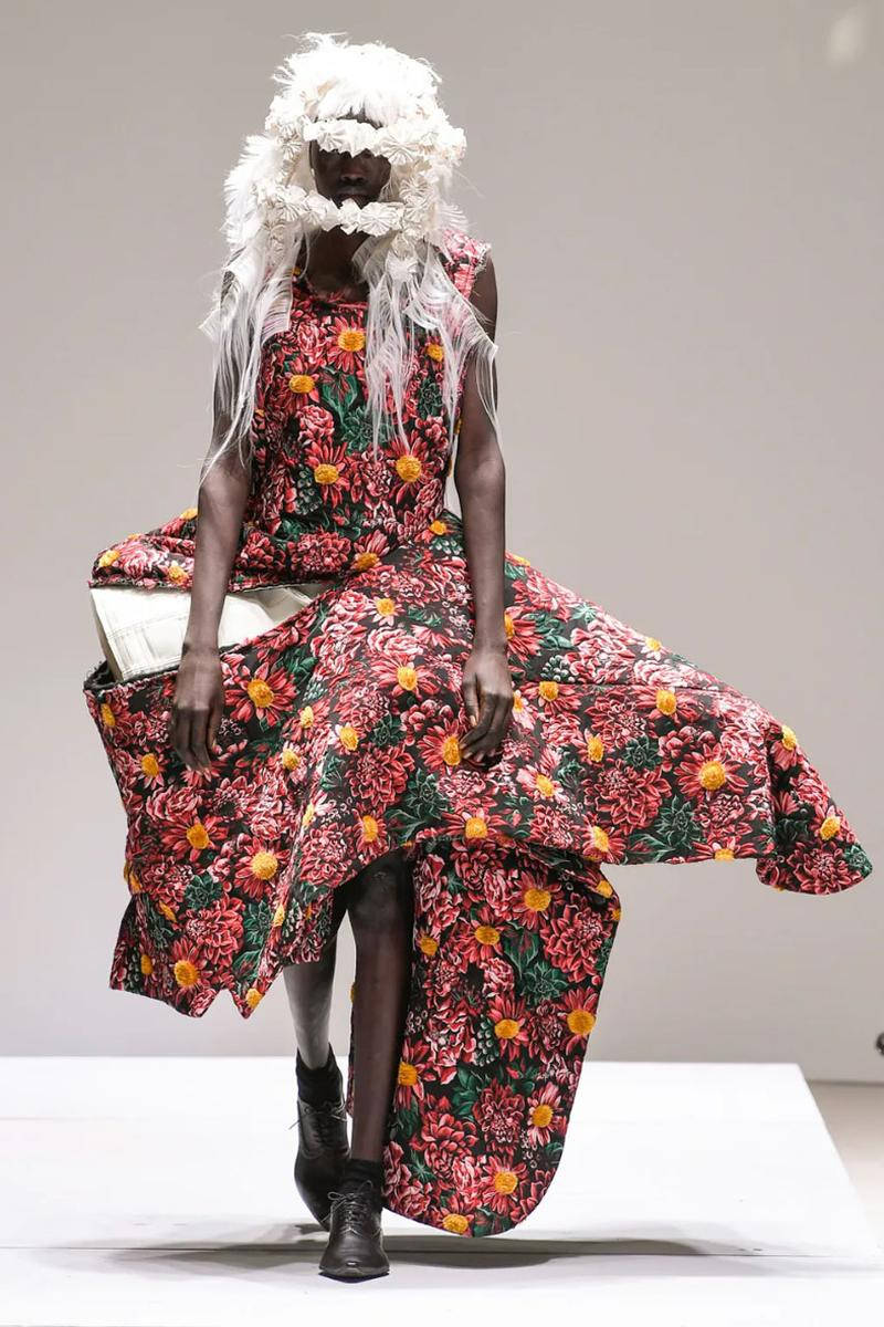Comme Des Garçons Crazy Shaped Flower Dress Wallpaper