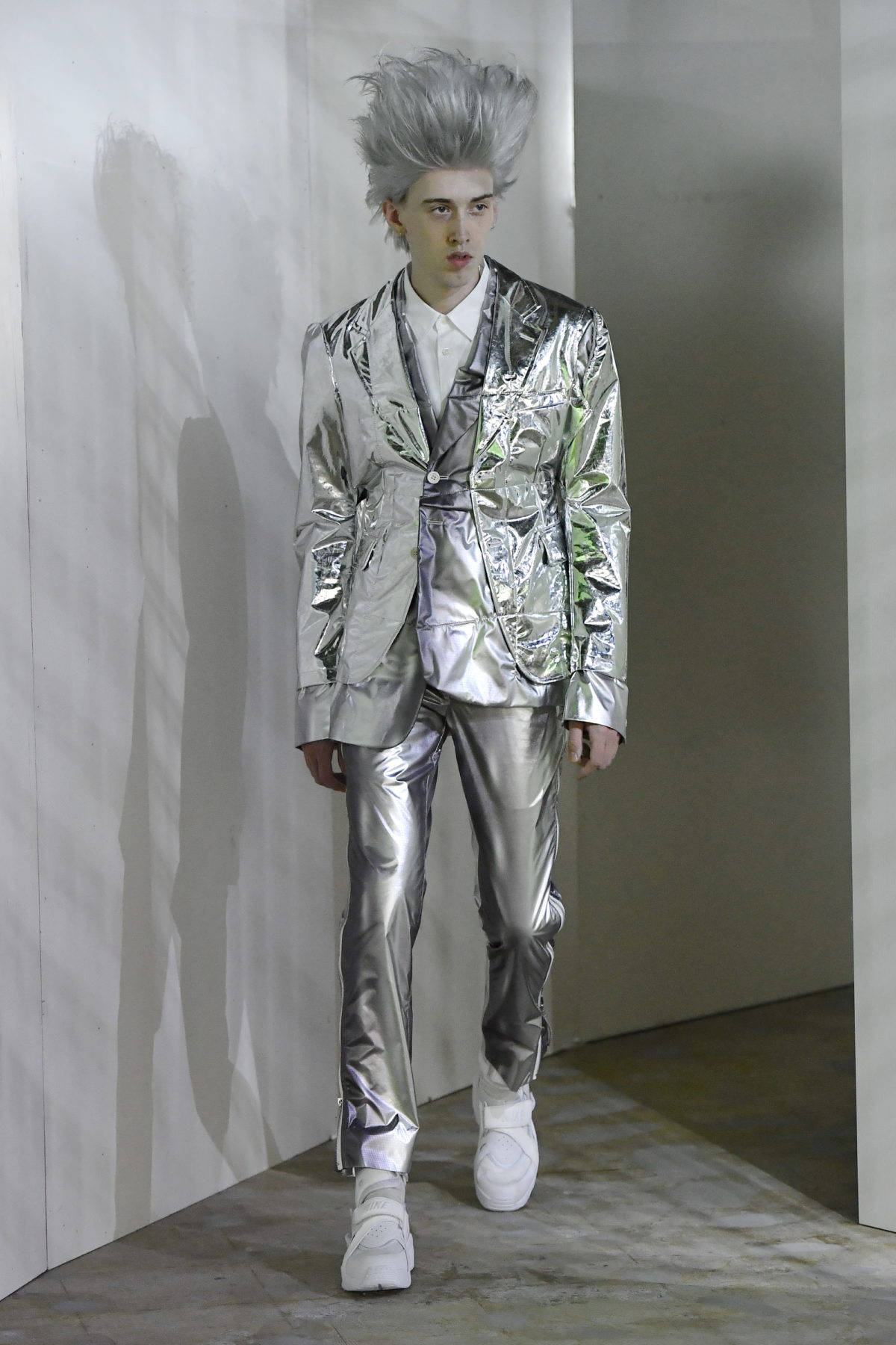 Comme Des Garçons Silver Futuristic Outfit Wallpaper
