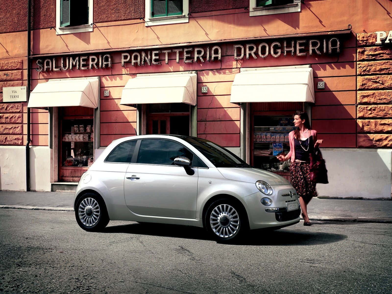 Compact Elegance - The Fiat 500x In Action Wallpaper