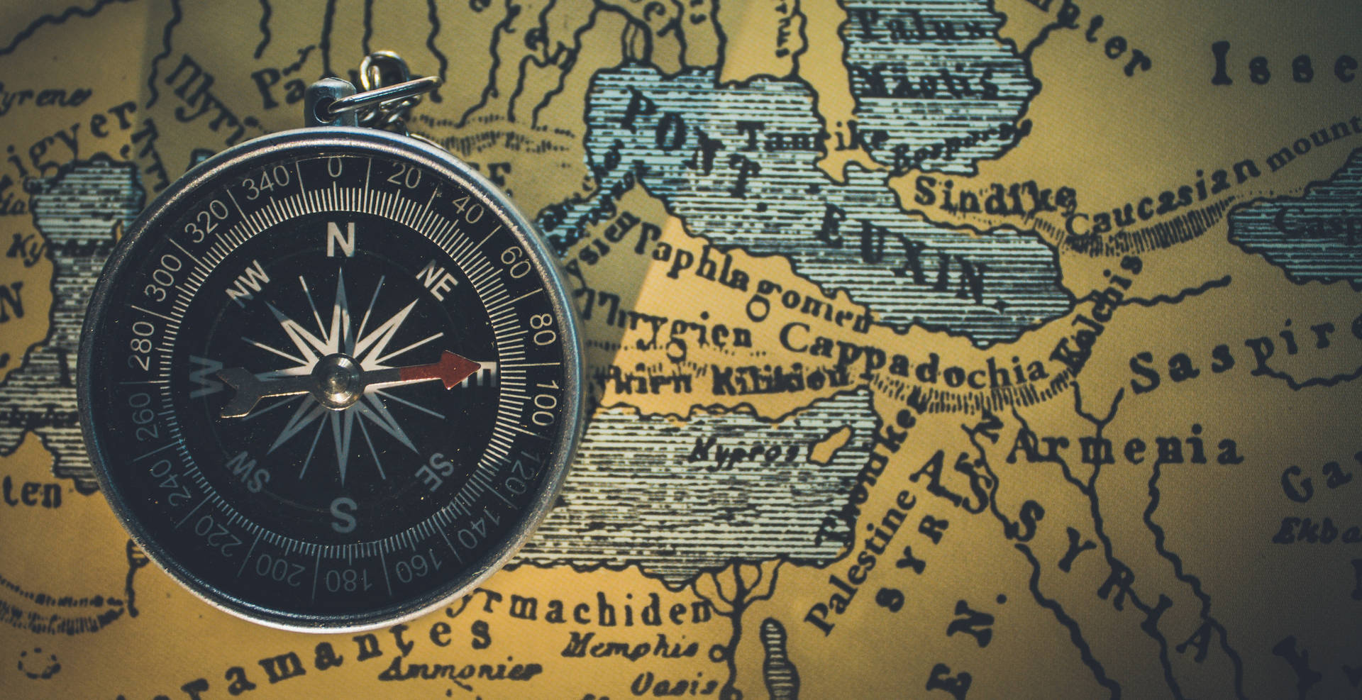 Kompas på toppen af en kort beskriver landskaber Wallpaper