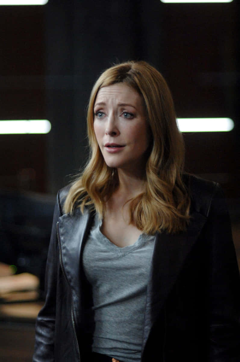 Concerned Expression Actress Jennifer Finnigan Wallpaper