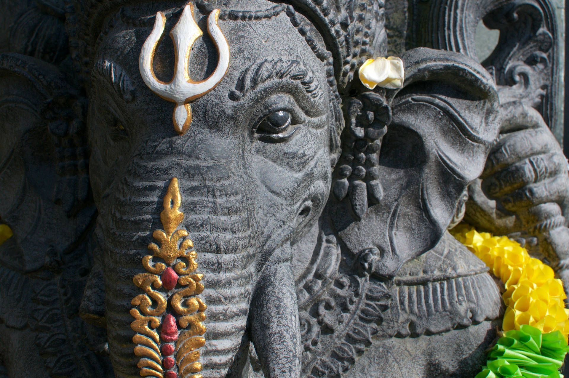 Statuadi Cemento Di Ganesh 4k. Sfondo