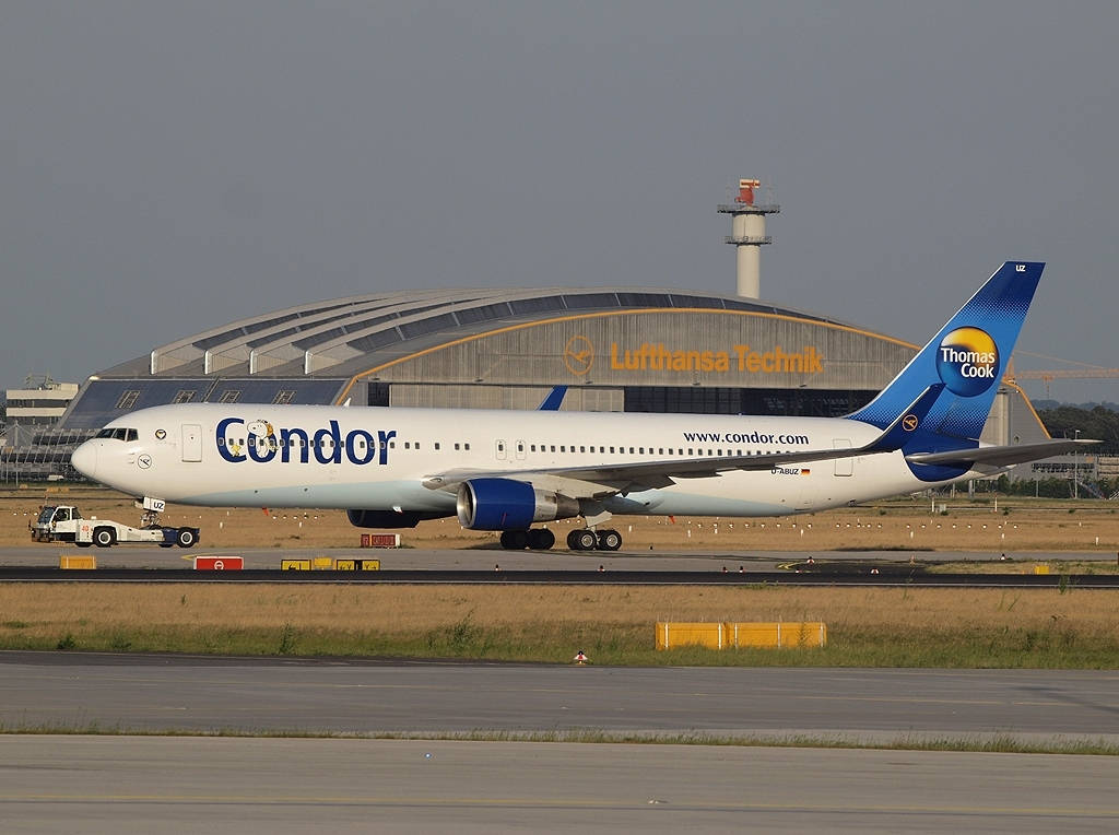 Condor Airlines fly omkring lufthavsterminalen. Wallpaper