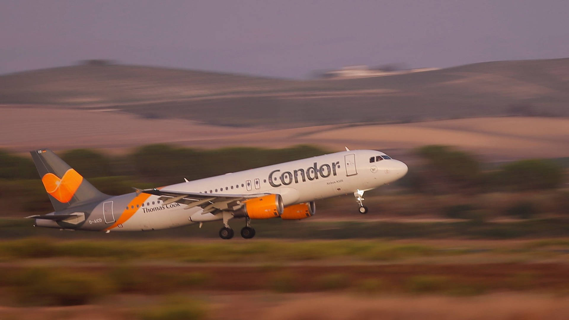Condor Airlines Hurtig Luftfart Take Off Skrivebord Wallpapers. Wallpaper