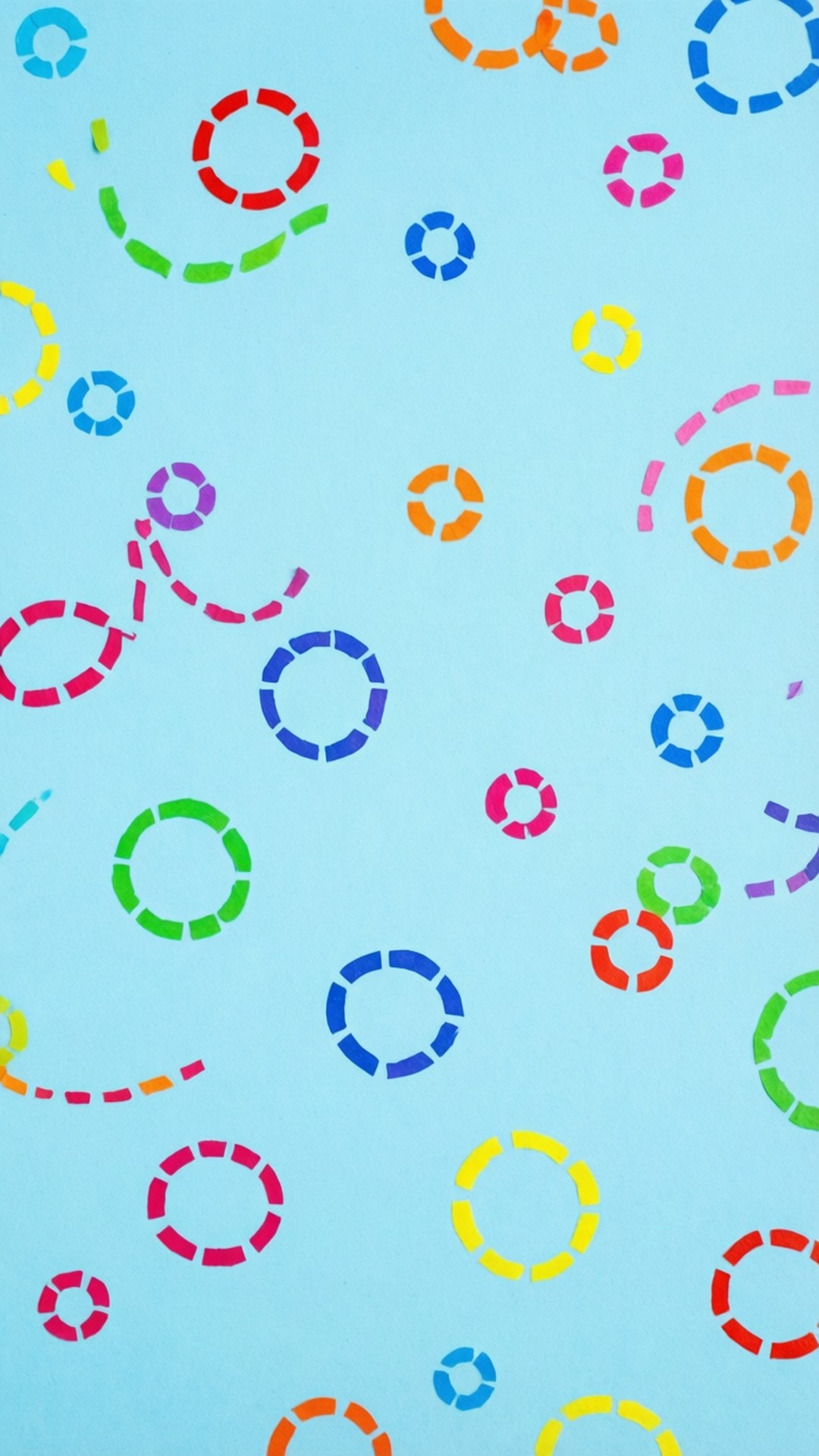 Speelse achtergrond met kleurrijke gestreepte cirkels verspreid als confetti.
