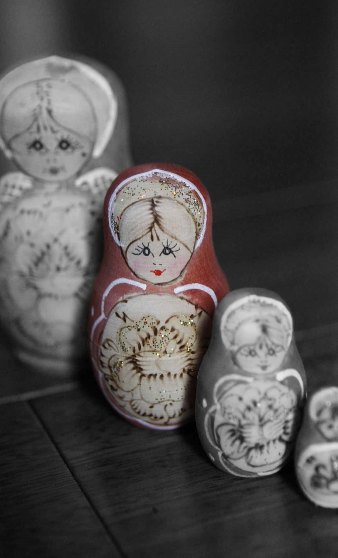 Conspicuous Babushka Doll Wallpaper