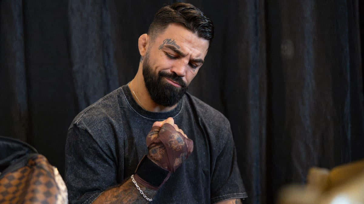 Contemplative Fighter Mike Perry Wallpaper
