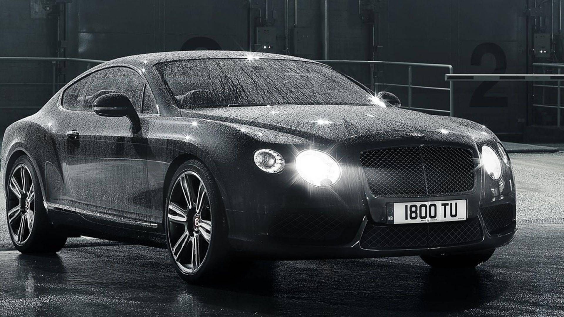 Continentalgt Sotto La Pioggia - Auto Bentley Sfondo