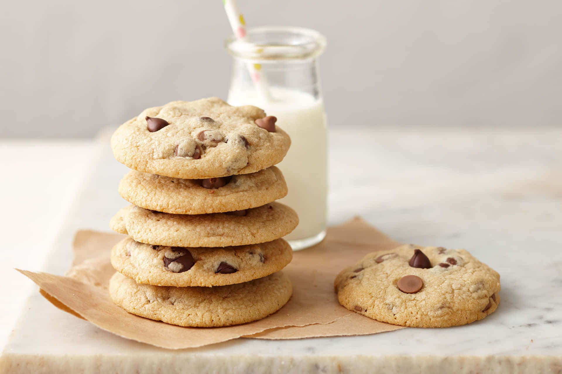 Only cookie. Американское шоколадное печенье кукис. Песочное печенье кукис. Кукис с шоколадной крошкой. Печенье кукис с шоколадом.