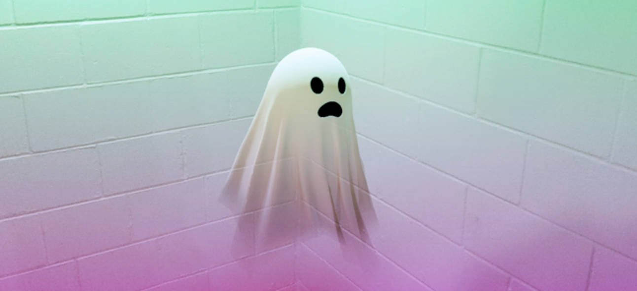 Cool 3d Ghost In Restroom Wallpaper