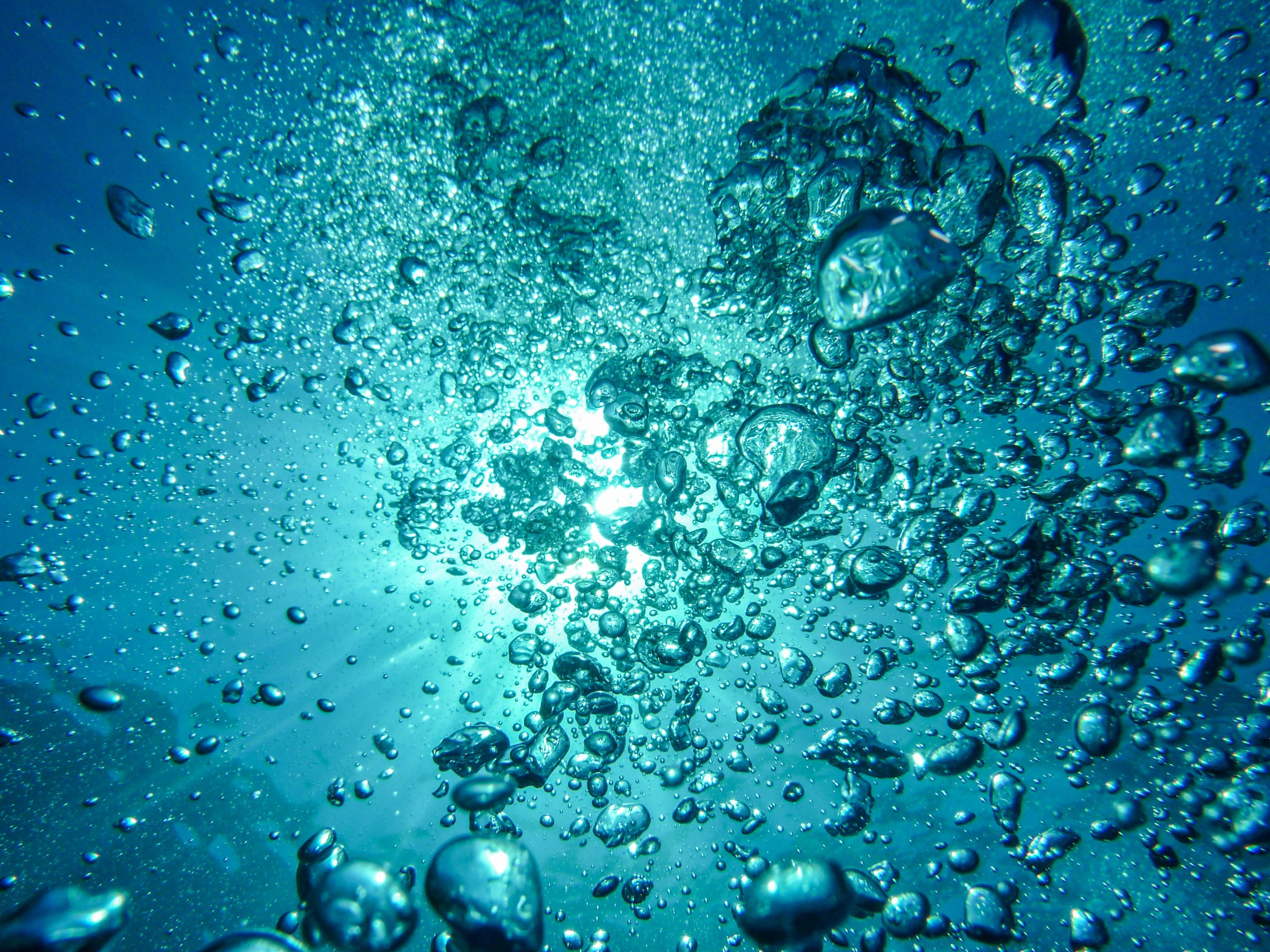 Enthralling 3D representation of Cool Water Bubbles during Scuba Diving. Wallpaper