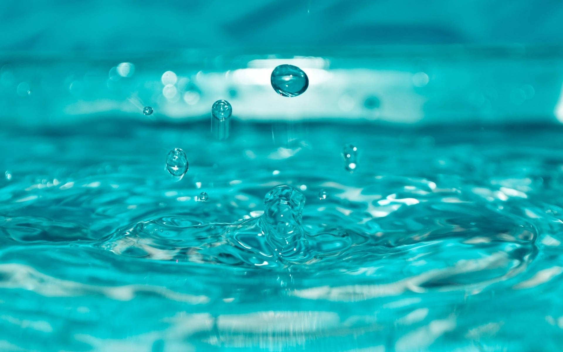 Cool 3D Water Drop And Splash Wallpaper