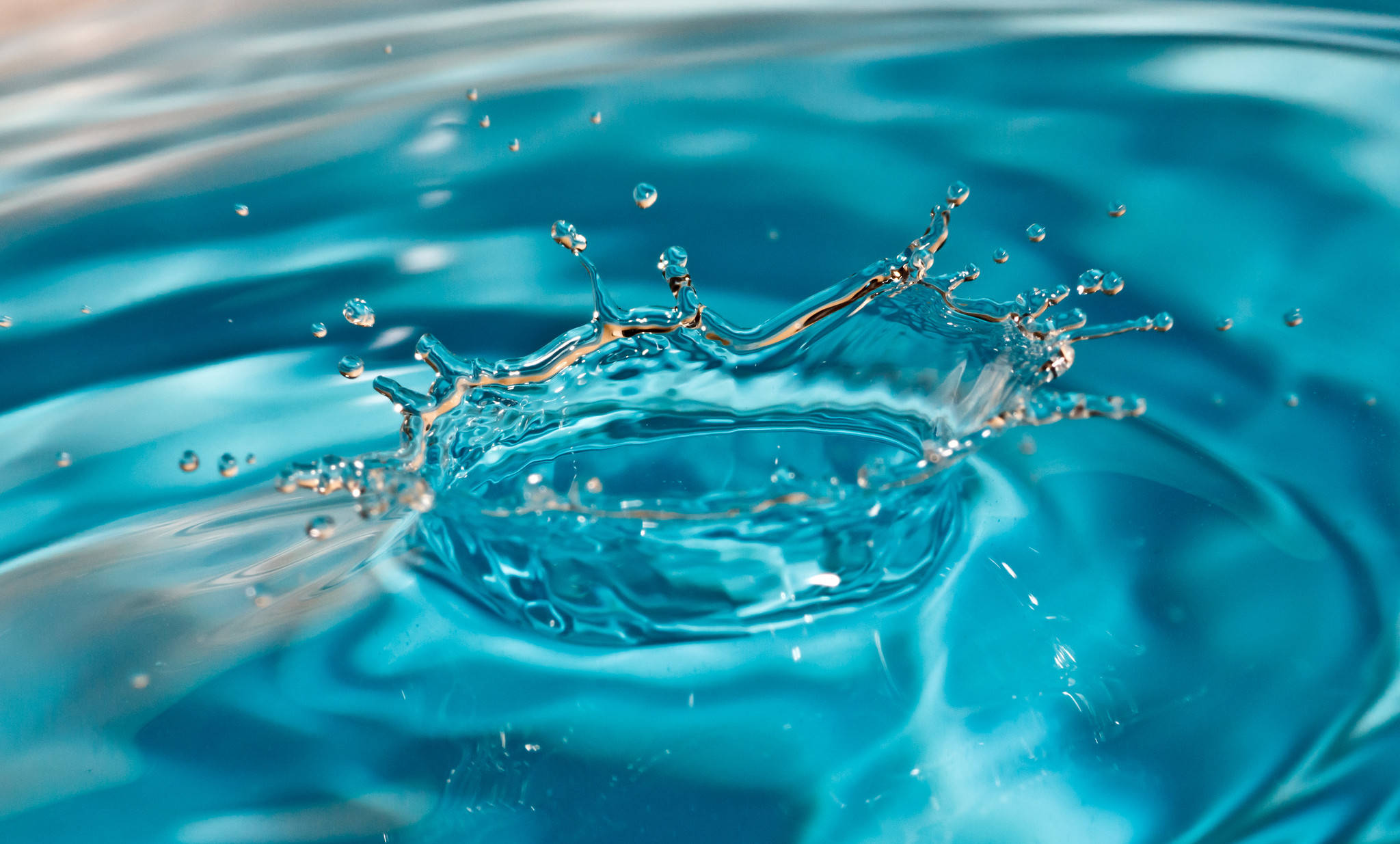 Coole3d Wasserfontäne In Kristallklarem Design Wallpaper
