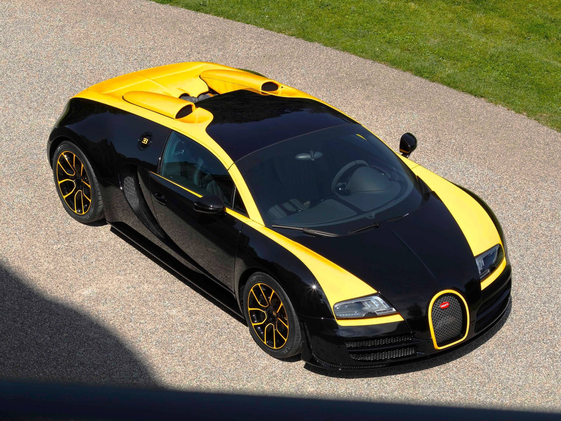 Cool Bugatti Black And Yellow Wallpaper