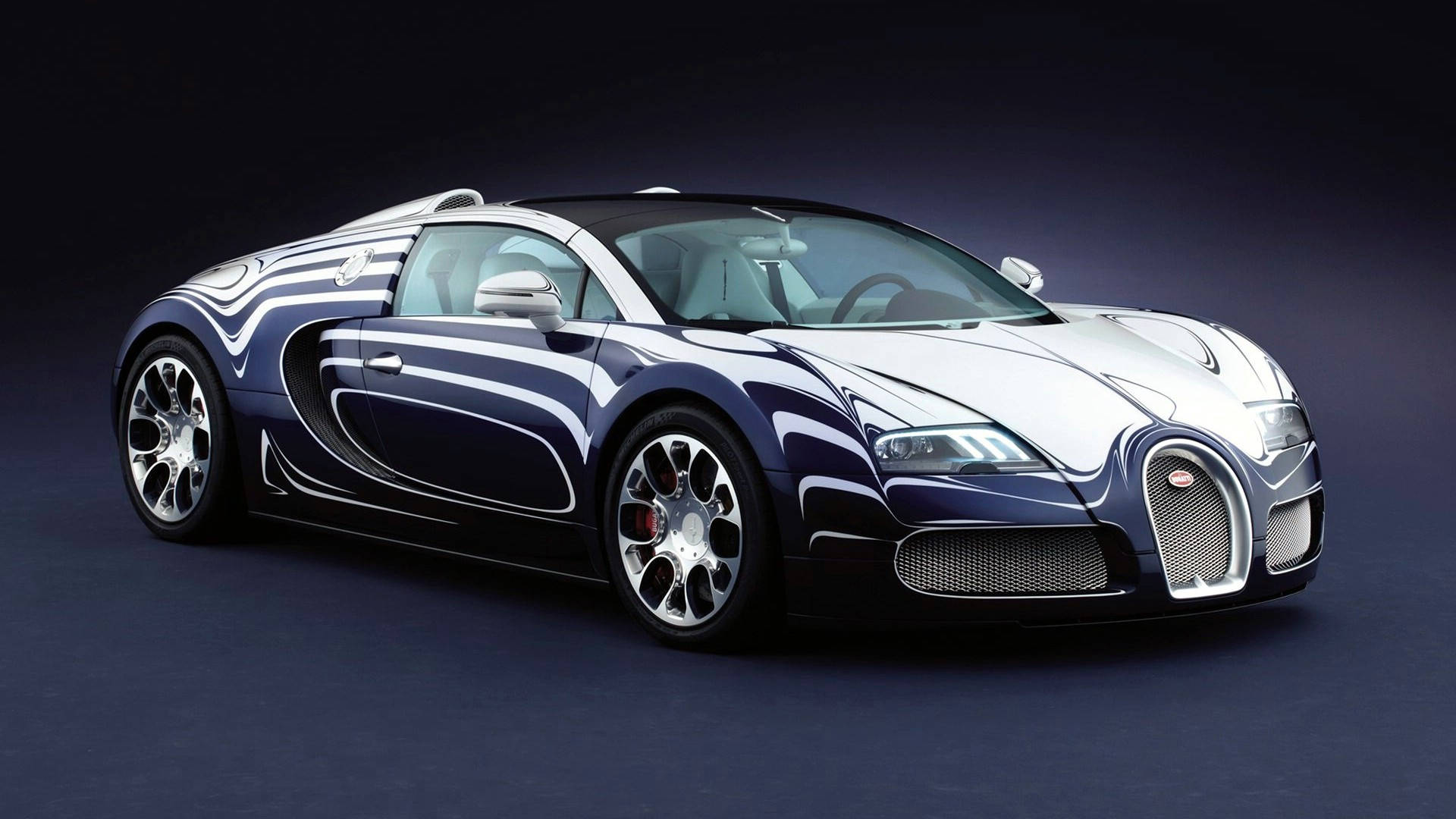 Cool Bugatti Chiron With White Lines Wallpaper