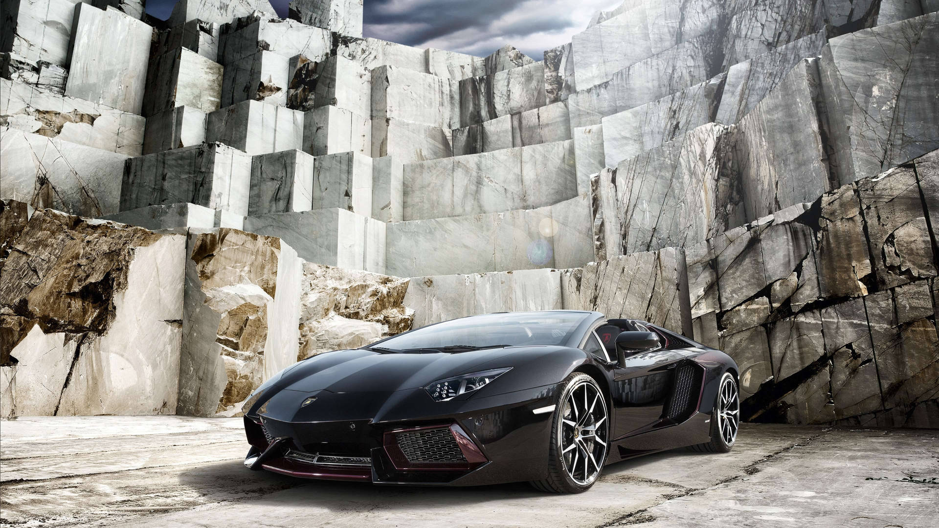 Cool Cars: Lamborghini Car Rocks Wallpaper