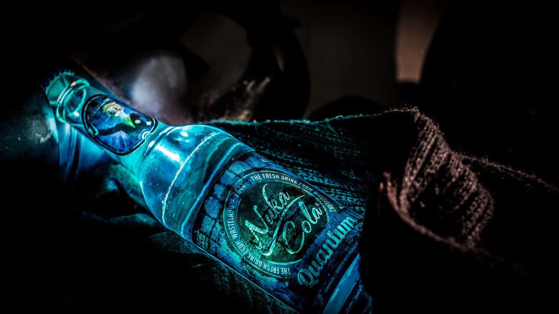 En flaske vodka lyser op i mørket Wallpaper