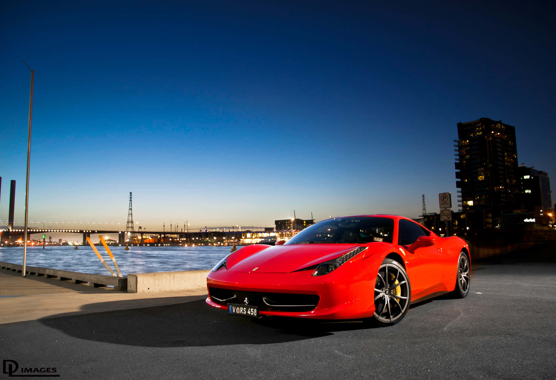 Disfrutade La Emocionante Frescura De La Ferrari Fondo de pantalla
