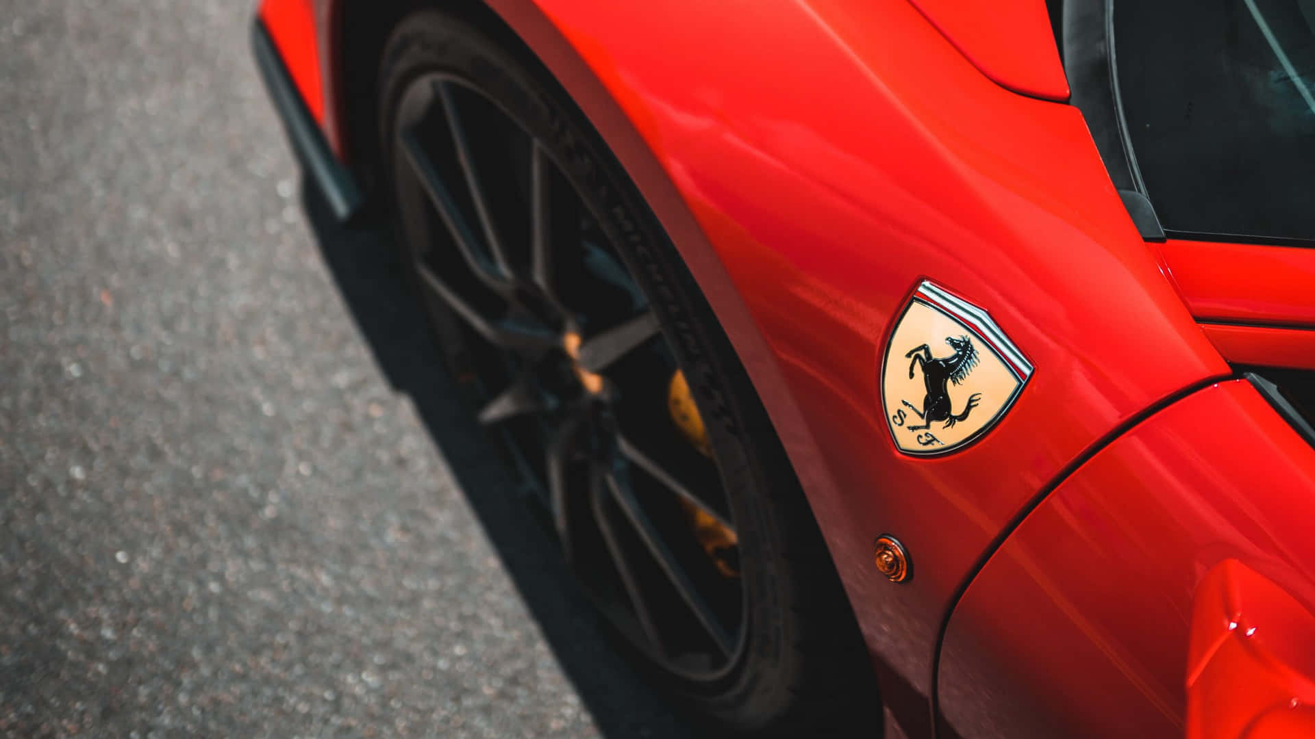 Kør om gaderne med stil i et cool Ferrari tapet. Wallpaper