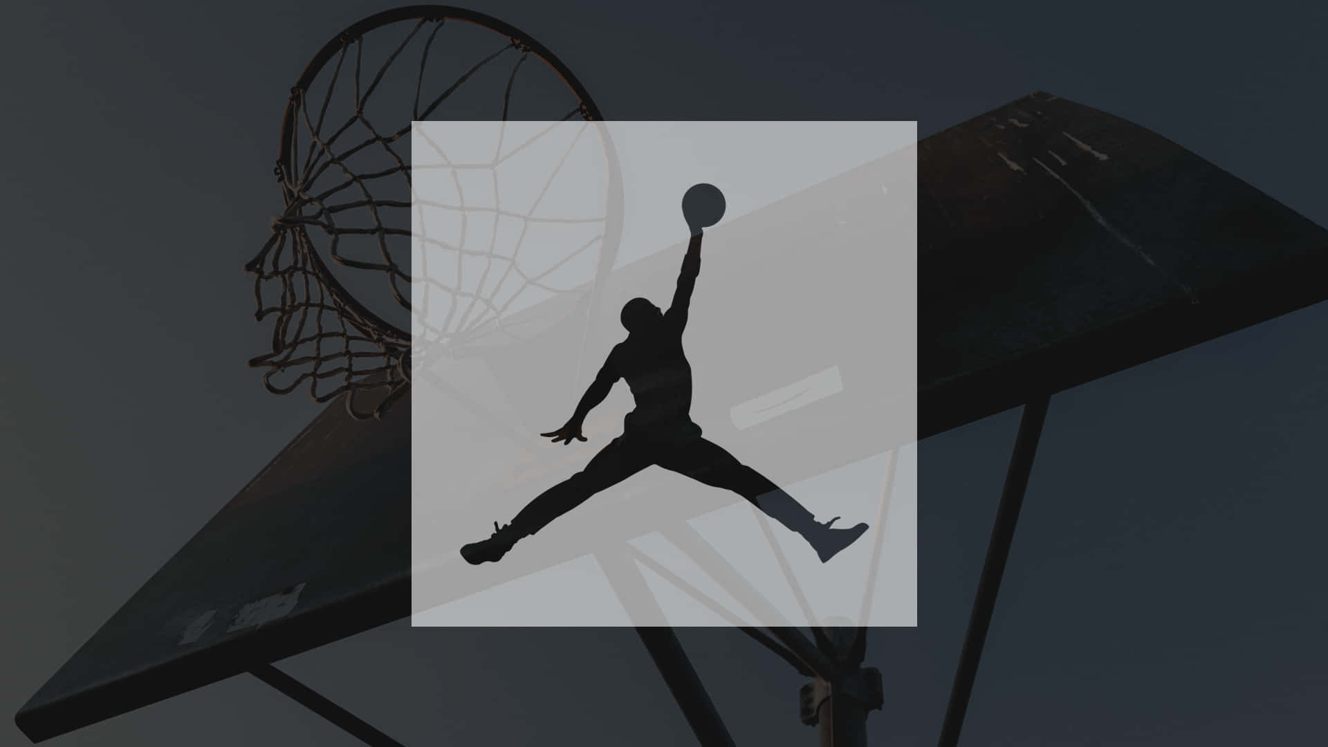 En basketballspiller hopper ind i en kurv Wallpaper