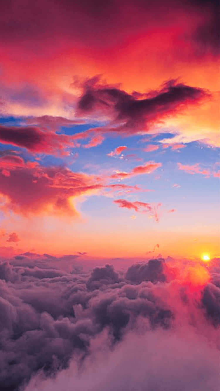 Einfarbenfroher Sonnenuntergang Über Den Wolken. Wallpaper