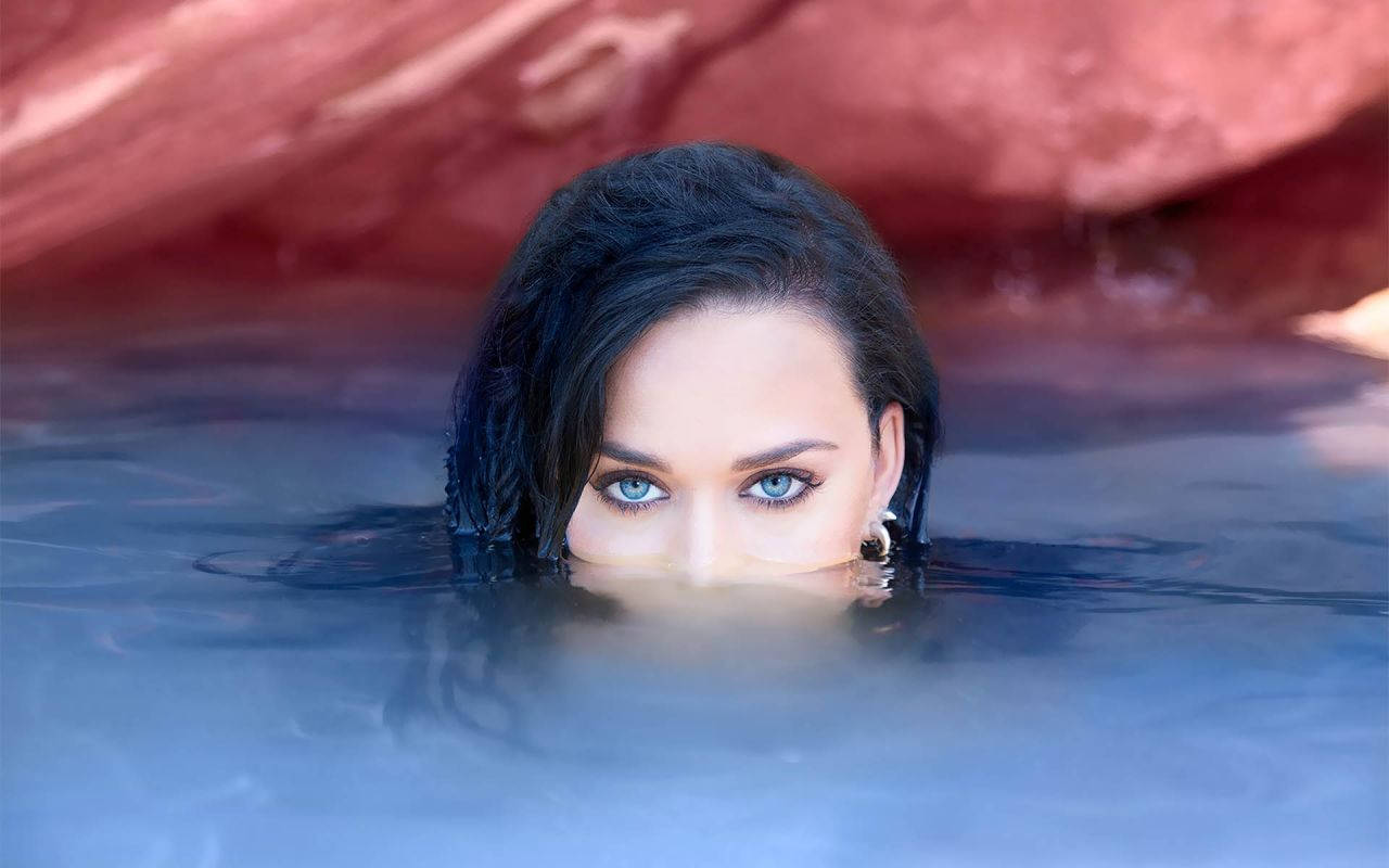 Cool Katy Perry In Water Background