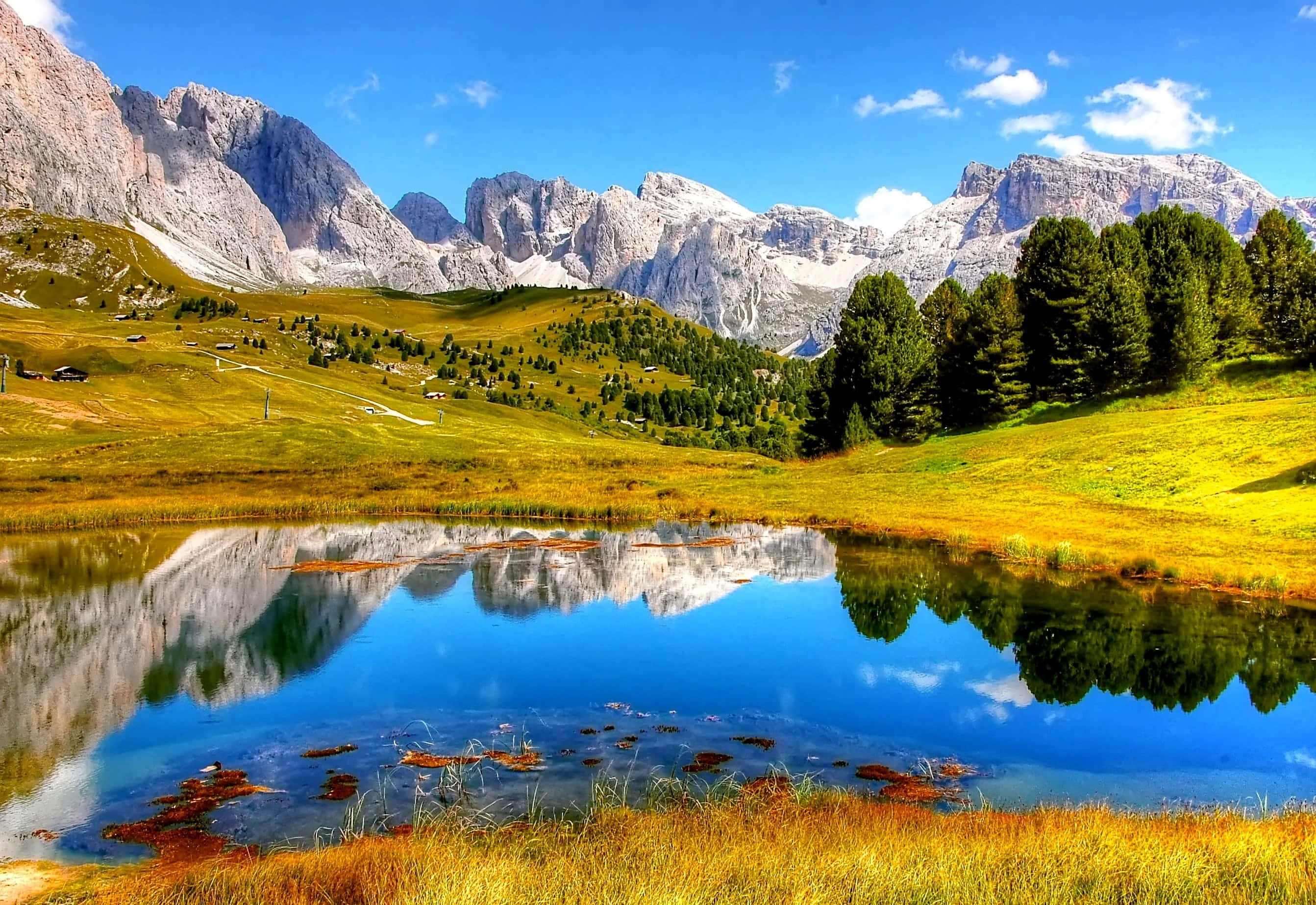 Bestaunedie Wunderschönen Berge Einer Coolen Landschaft Wallpaper