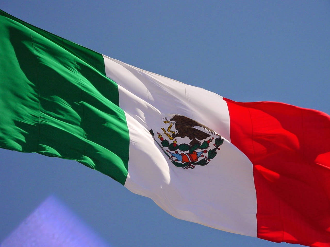 Bright Cool Mexican Flag Closeup Shot Wallpaper