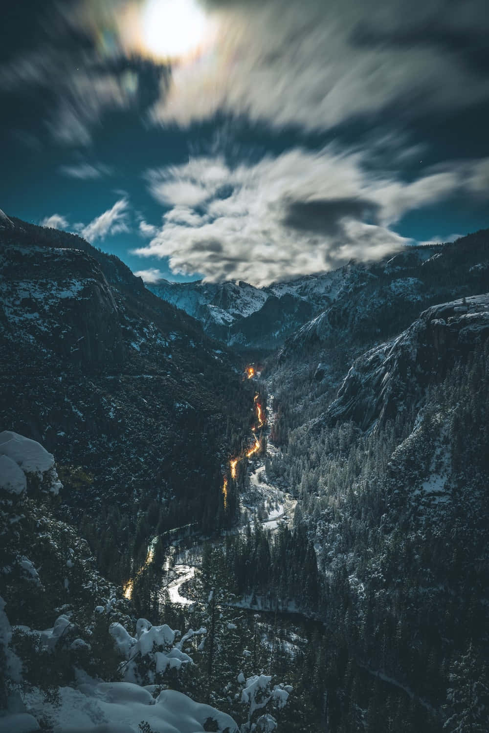 Fotografíaen Retrato De Una Carretera De Montaña Genial. Fondo de pantalla