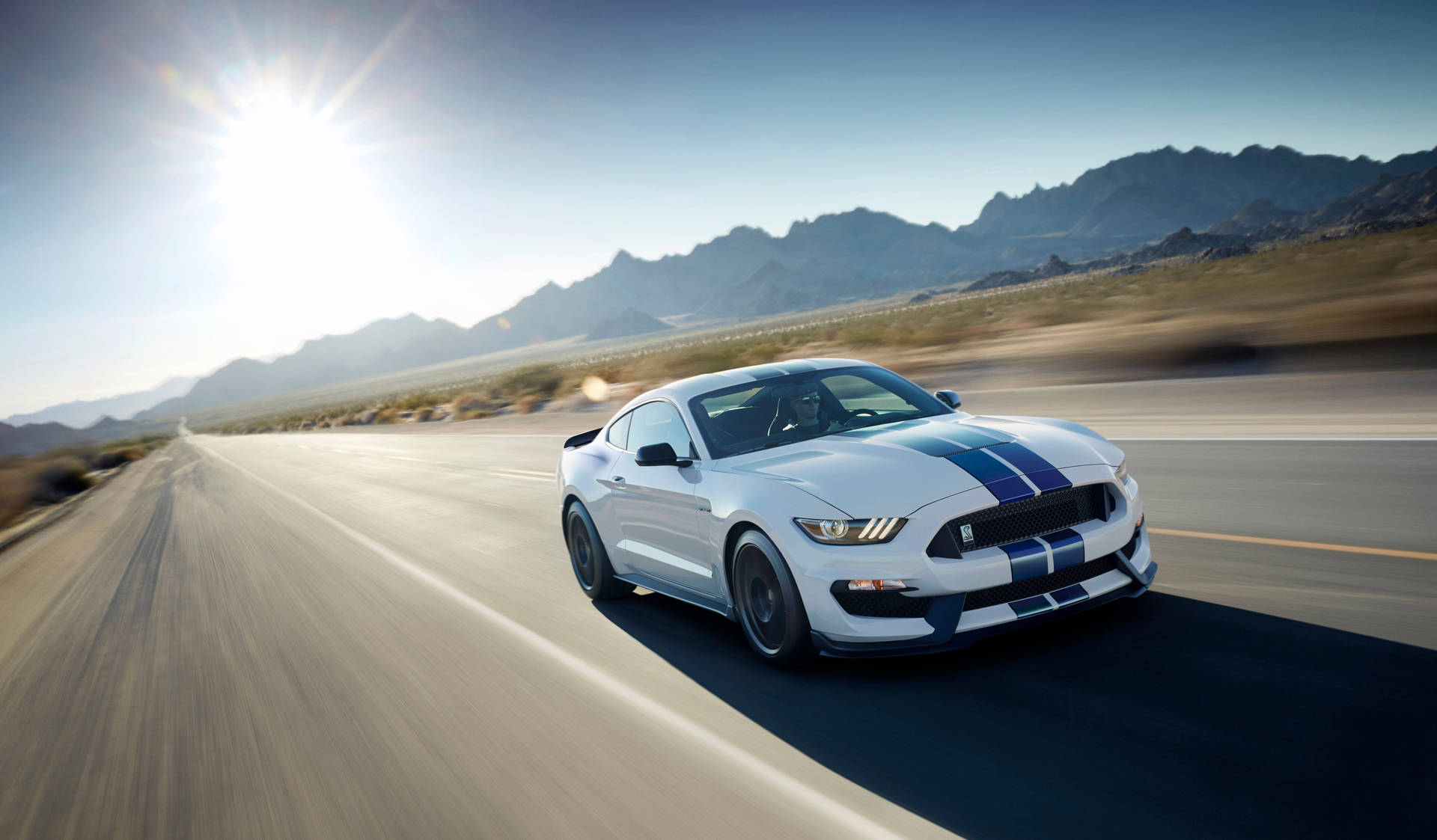 Erlebensie Das Gefühl Von Geschwindigkeit Und Kraft Mit Diesem Coolen Mustang. Wallpaper