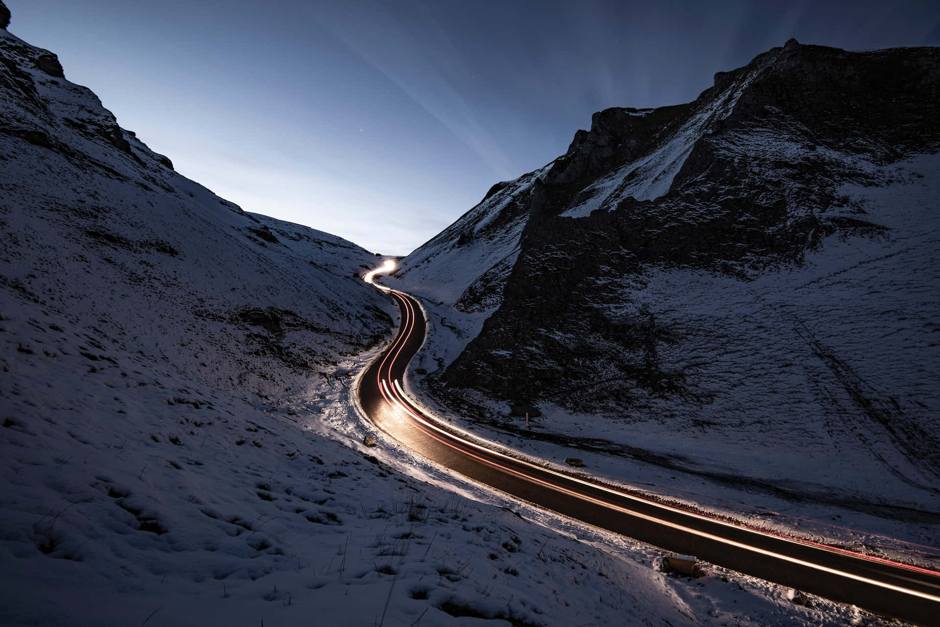 Impresionantepaisaje De Montañas Invernales En La Naturaleza Fondo de pantalla