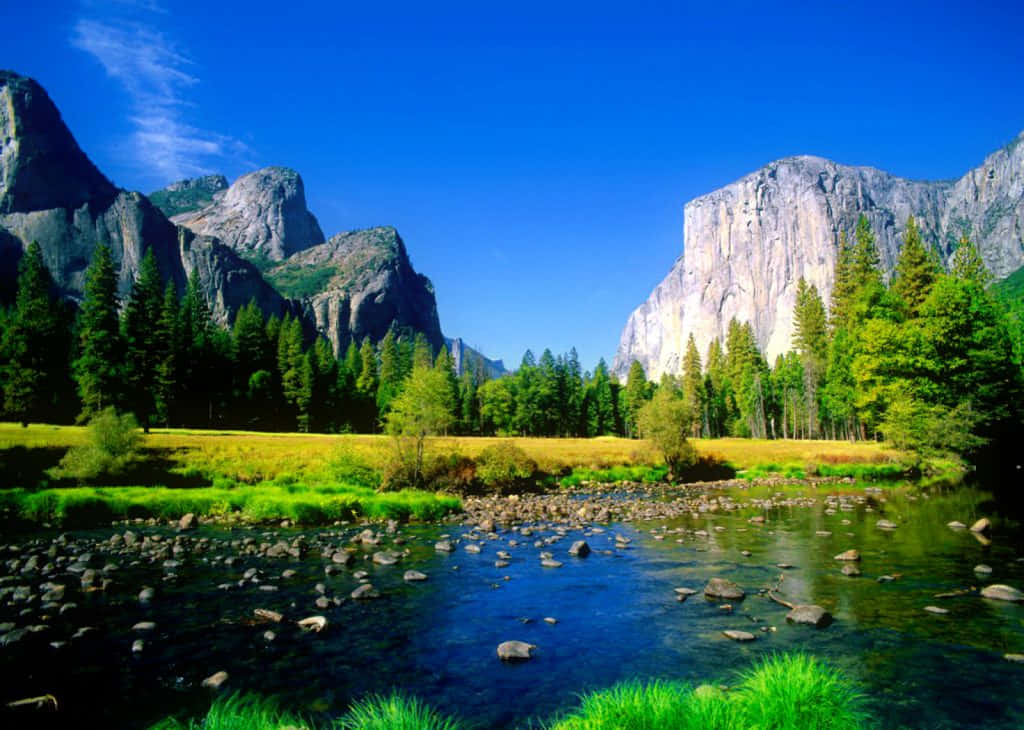 Fondode Pantalla Genial De Naturaleza, Cielo Despejado, Lago Y Montañas. Fondo de pantalla