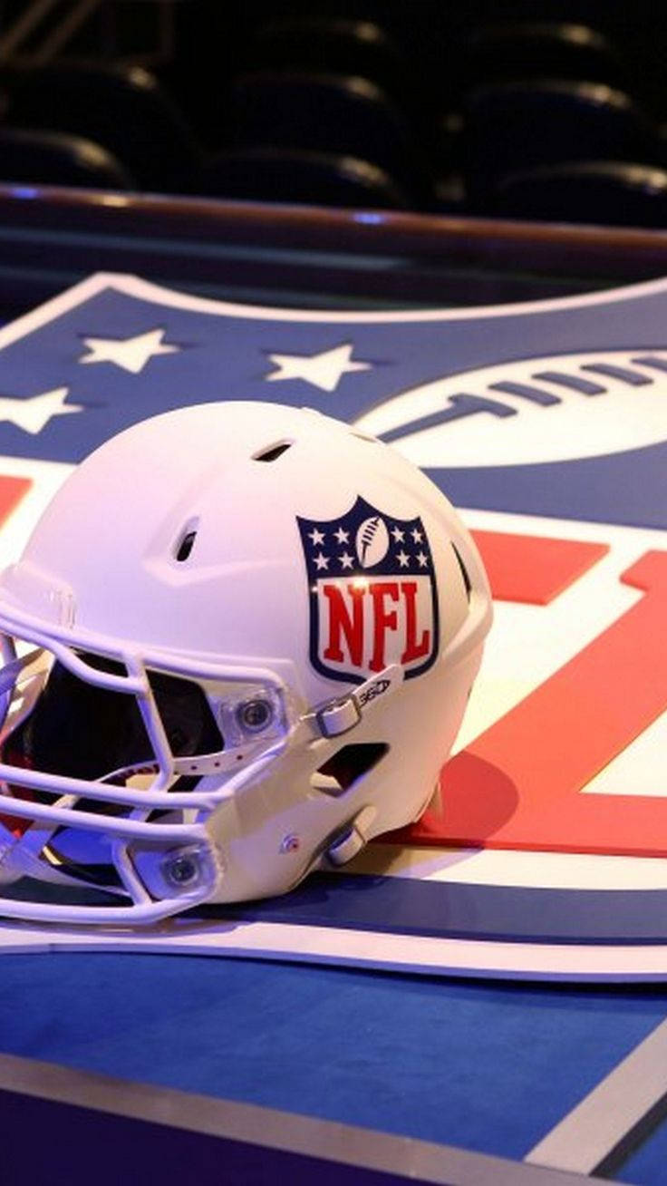 Cool NFL hjelm skitser skaber en levende og dynamisk baggrund. Wallpaper